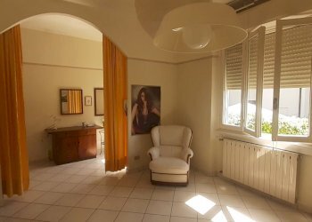 20240509_111643.jpg - Locale Commerciale Via Armando Diaz 7, Somma Lombardo - foto 1