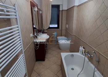 1265944-zwju37ffc.jpg - Trilocale Viale Giacomo Puccini 17, Massa - foto 12