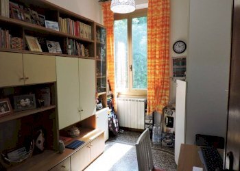 Camera 2 - Trilocale via San Bartolomeo del Fossato, 52, Genova (zona Sampierdarena) - foto 10