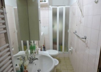 Bagno - Trilocale via San Bartolomeo del Fossato, 52, Genova (zona Sampierdarena) - foto 11