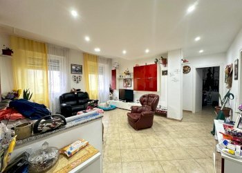 Soggiorno - Appartamento via Mannes 3, Vercelli - foto 4