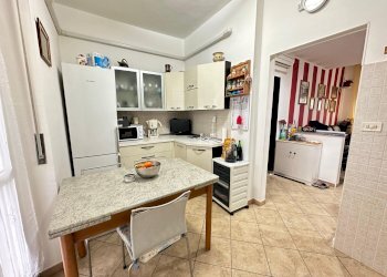 Cucina - Appartamento via Mannes 3, Vercelli - foto 5