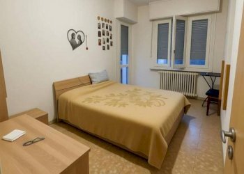 Camera da letto - Trilocale strada Valmanera, Asti - foto 3