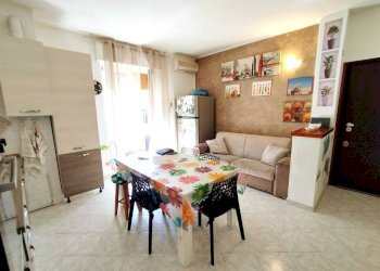 Salone - Trilocale via 2 Giugno, 6, Sedriano - foto 4