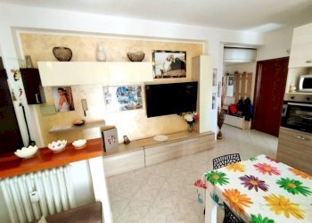 Salone - Trilocale via 2 Giugno, 6, Sedriano - foto 8