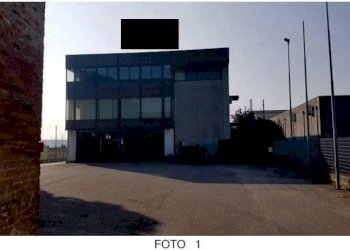 f2.jpg - Capannone via atheste 40, Este - foto 1