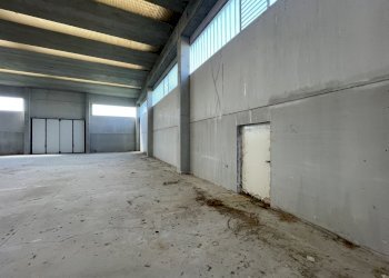 IMG_3338.jpeg - Magazzino Via delle Barazzine 9, Pieve Porto Morone - foto 5