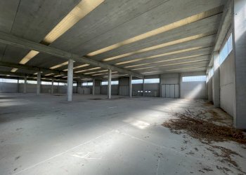 IMG_3347.jpeg - Magazzino Via delle Barazzine 9, Pieve Porto Morone - foto 9