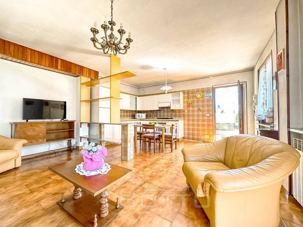 appartamento vendita quarona salotto2 wmk 0 - Bilocale via alla Noca 4, Borgosesia - foto 2