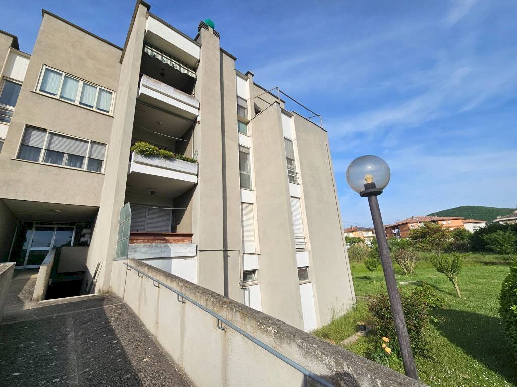 Facciata - Quadrilocale largo Iseo, Rieti - foto 2