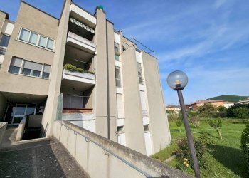 Facciata - Quadrilocale largo Iseo, Rieti - foto 2