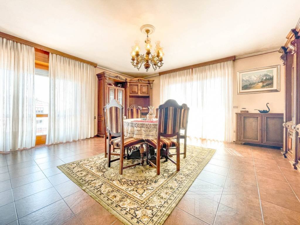 Salone - Quadrilocale via caduti della libertà 12, Gozzano - foto 2