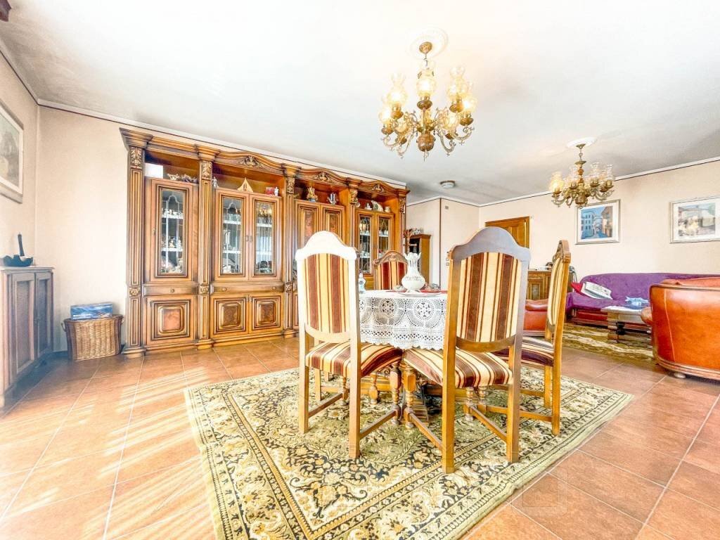 Salone - Quadrilocale via caduti della libertà 12, Gozzano - foto 3