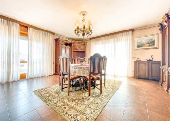 Salone - Quadrilocale via caduti della libertà 12, Gozzano - foto 2