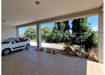 patio parcheggio coperto.jpg - Appartamento Via Eugenio Montale 14/15, Monsampolo del Tronto - foto 3