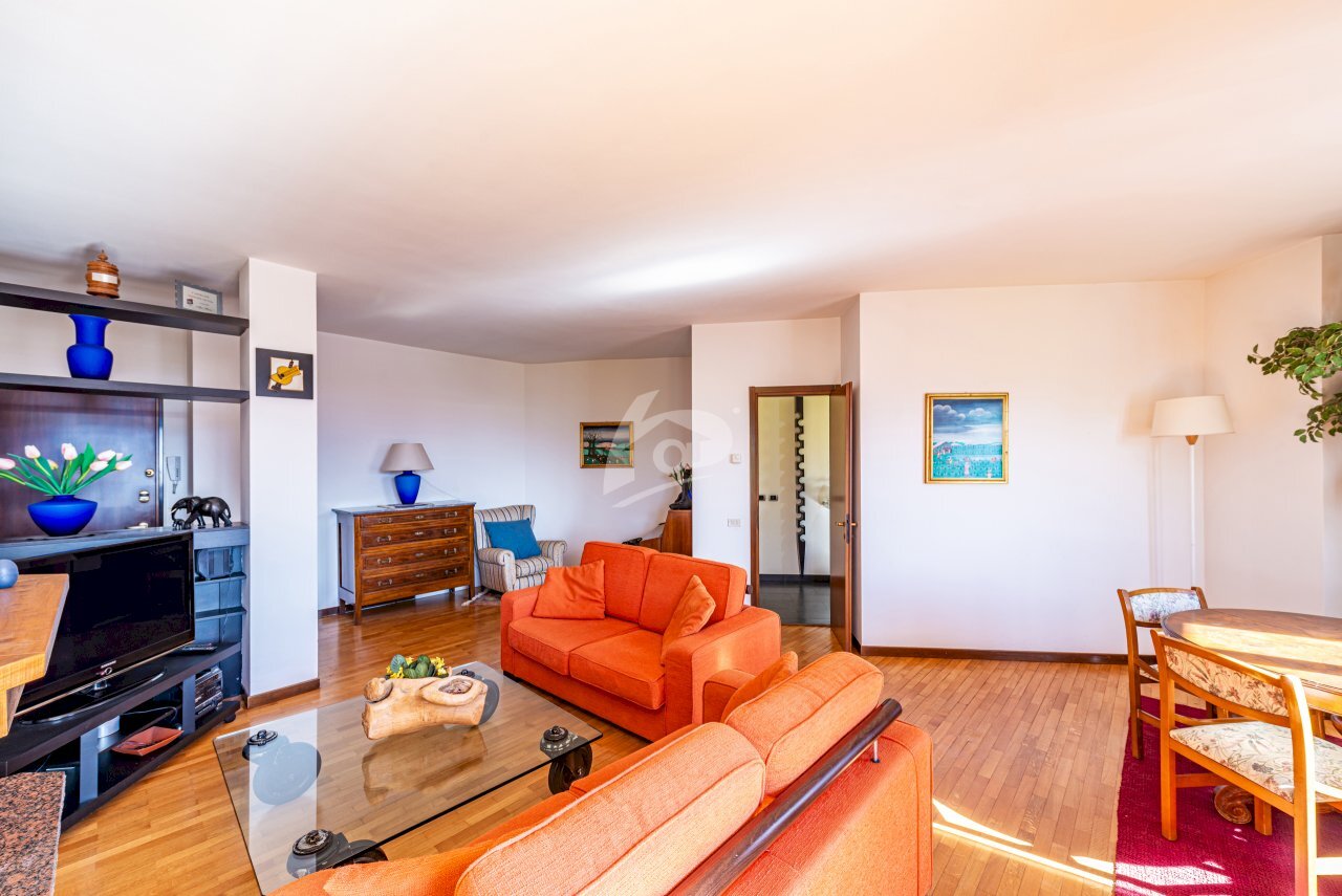 soggiorno - Appartamento Via Marconi 9, Laveno-Mombello - foto 2