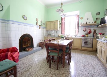 Villa primi 900 con giardino ed annessi  (28).JPG - Villa Via Traversa di Parezzana 1, Capannori - foto 9