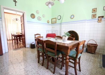 Villa primi 900 con giardino ed annessi  (32).JPG - Villa Via Traversa di Parezzana 1, Capannori - foto 12