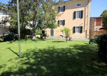 Villa primi 900 con giardino ed annessi  (49).JPG - Villa Via Traversa di Parezzana 1, Capannori - foto 1