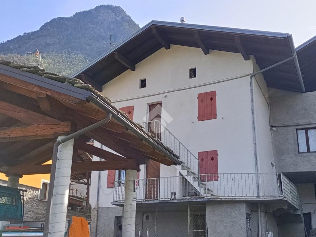 Semi-detached house Via Pommier, Fénis - photo 1