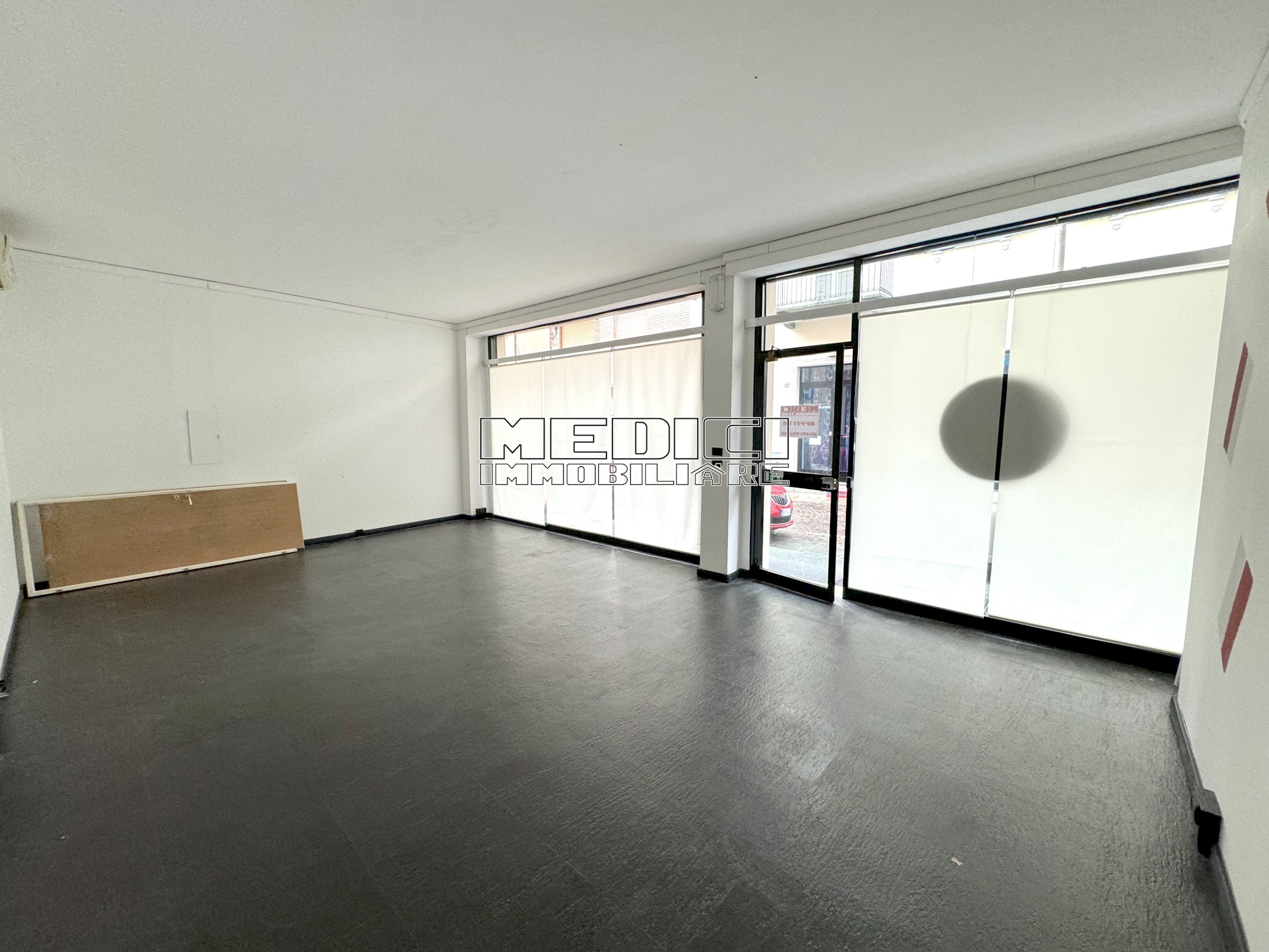 Parte anteriore - Locale Commerciale via Luigi Ranco, 7, Asti - foto 2