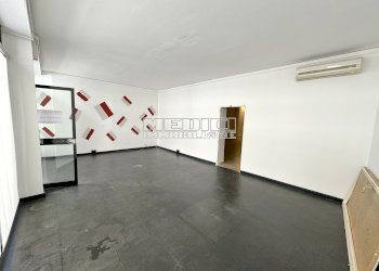 Parte anteriore - Locale Commerciale via Luigi Ranco, 7, Asti - foto 4