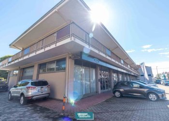 Facciata - Appartamento via Novara, Borgomanero - foto 1