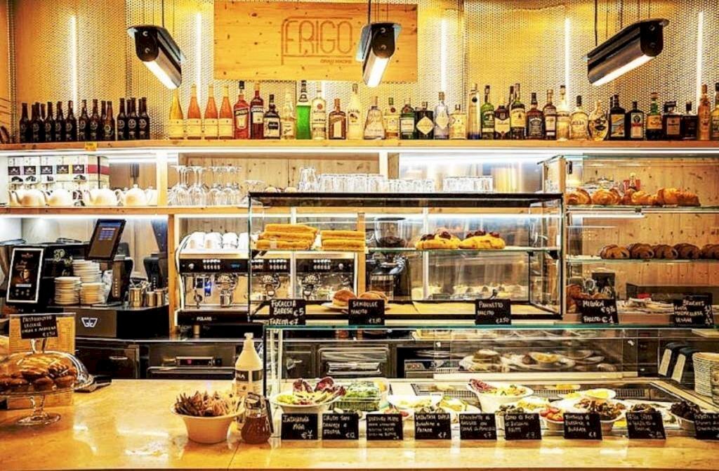 Interno non residenziale - Cafeteria - Cold Bar piazza Gran Madre di Dio, 1, Torino - photo 2