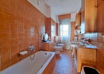 Bagno - Appartamento via Alessandro Rottigni, 19, Casale Monferrato - foto 17