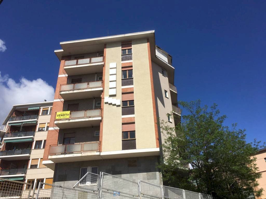 Facciata - Stabile - Palazzo corso Massimo d'Azeglio, 67, Ivrea - foto 2