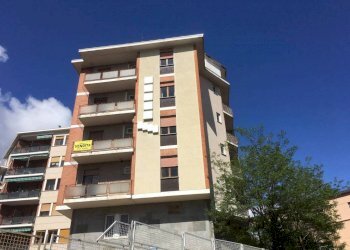 Facciata - Stabile - Palazzo corso Massimo d'Azeglio, 67, Ivrea - foto 2