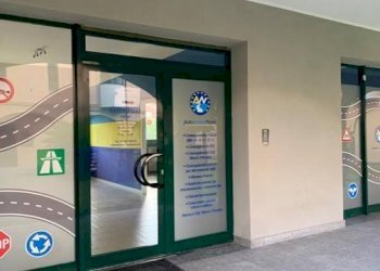 vetrina - Attività Commerciale via Roma, 2/A, Assago - foto 12