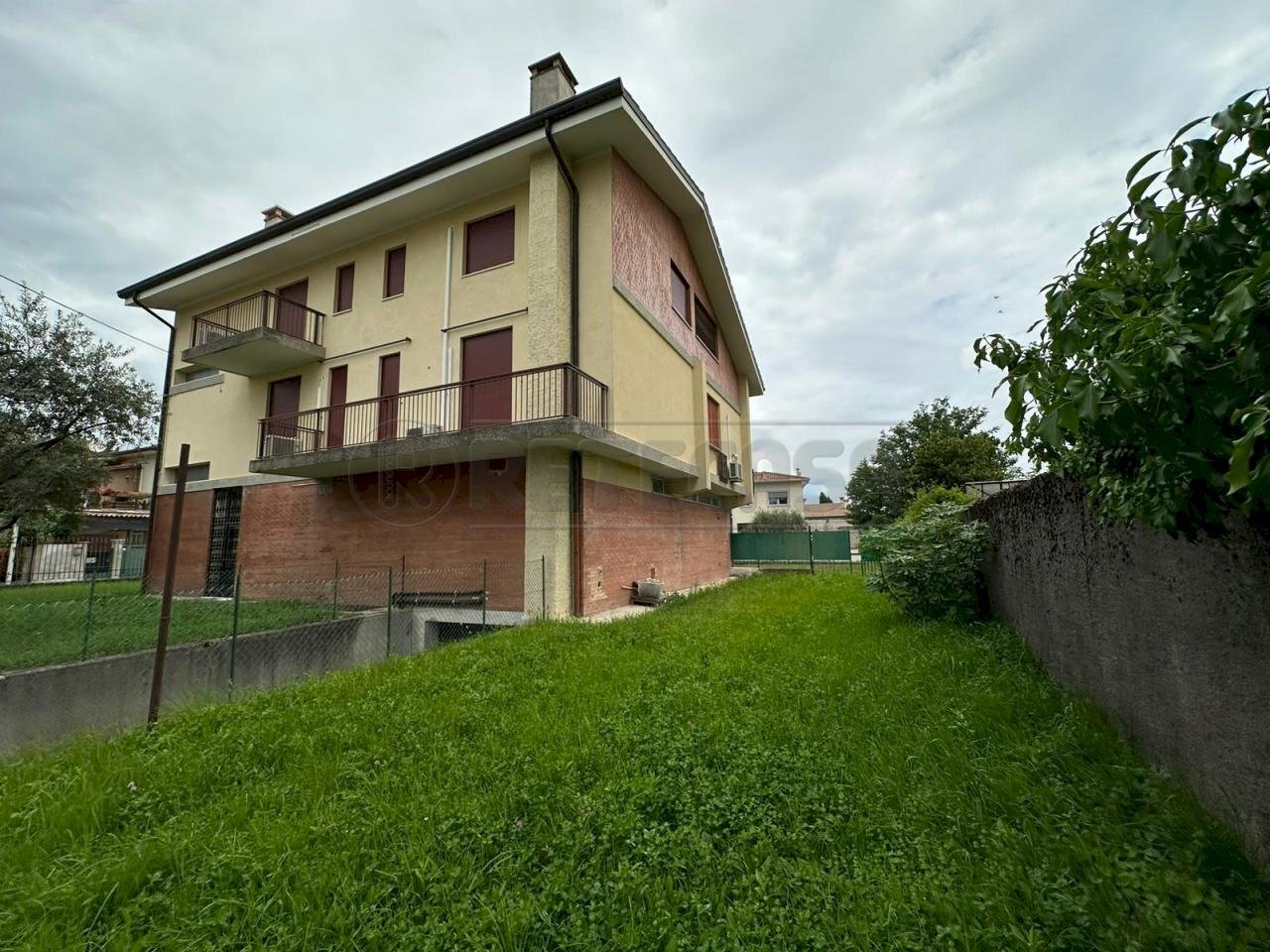 fc110d5a-6b09-4d6b-832d-d056a00099ec.jpg - Stabile - Palazzo Bassano del Grappa - foto 1