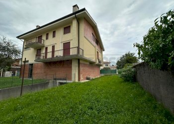 fc110d5a-6b09-4d6b-832d-d056a00099ec.jpg - Stabile - Palazzo Bassano del Grappa - foto 1