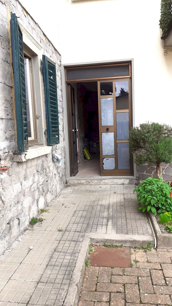 ingresso - Villa Via del Bisenzio, Vernio - foto 3