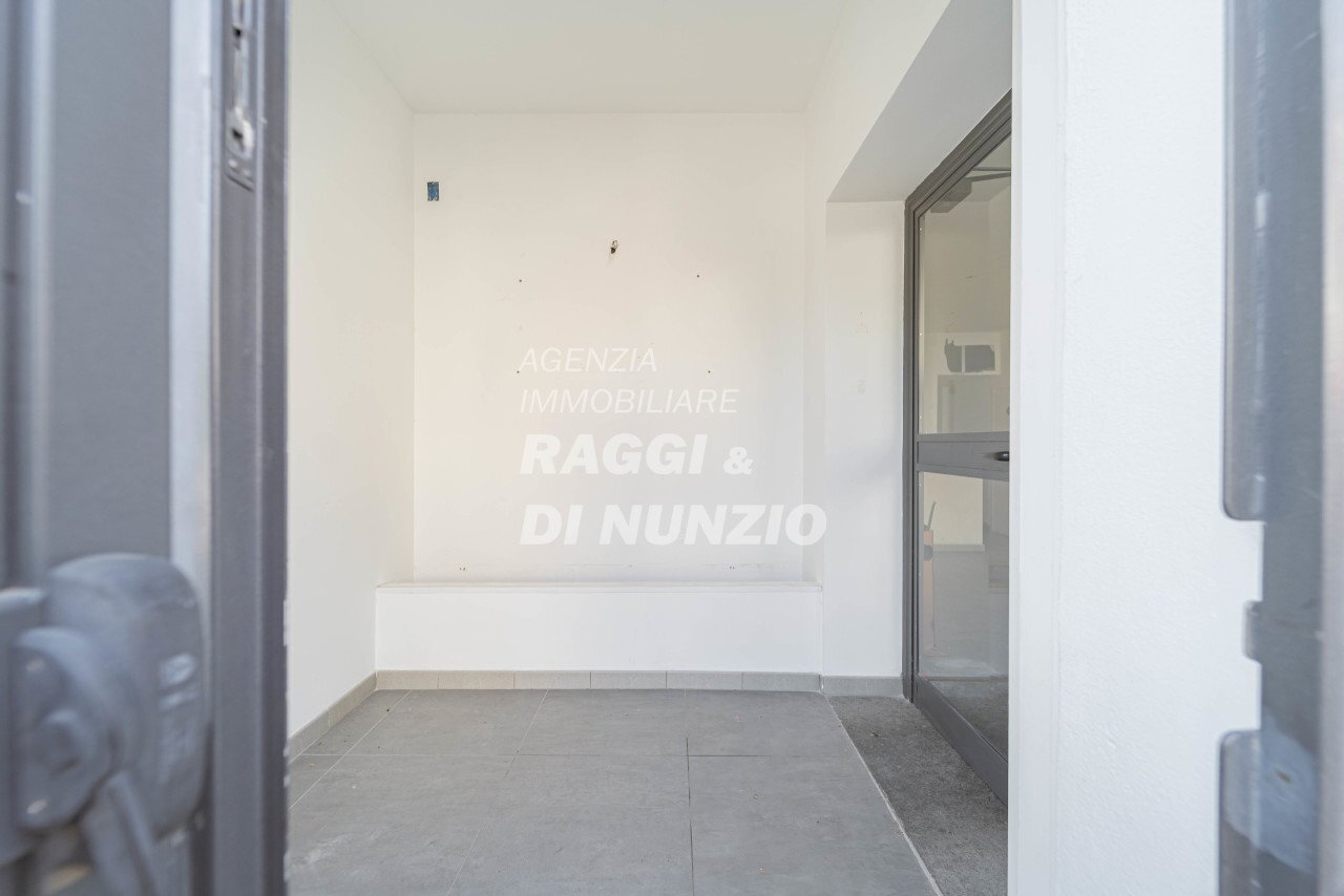 0003.jpg - Commercial Premises Via Principe di Napoli 5, Grottaferrata - photo 3