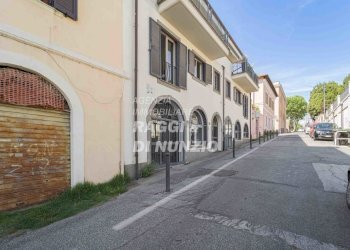 0002.jpg - Locale Commerciale Via Principe di Napoli 5, Grottaferrata - foto 2