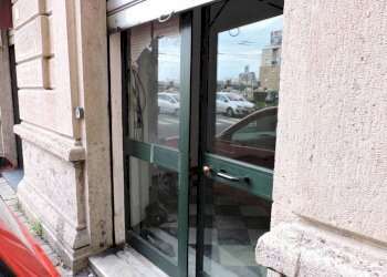 prima vetrina - Shop via Amedeo Lattanzi, Genova - photo 9