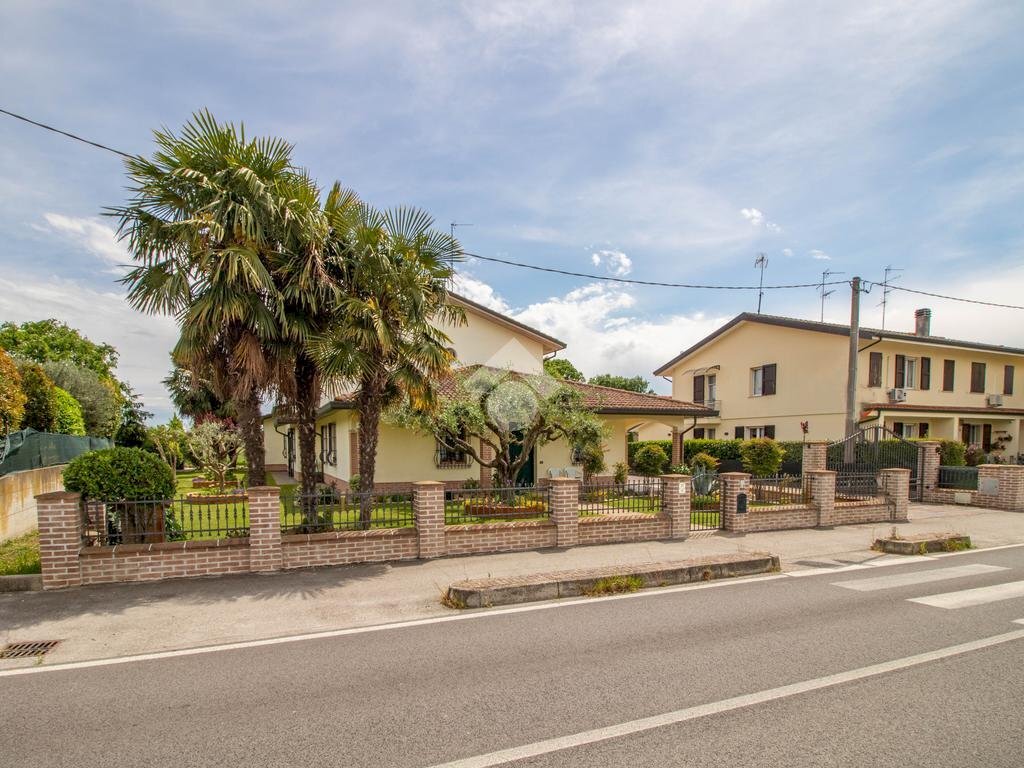Villa Via Santerno Ammonite, Ravenna (neighborhood Ammonite) - photo 2