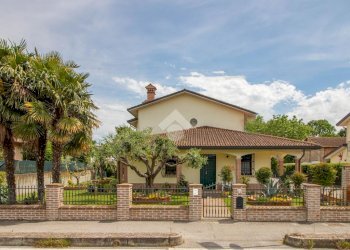 Villa Via Santerno Ammonite, Ravenna (neighborhood Ammonite) - photo 1