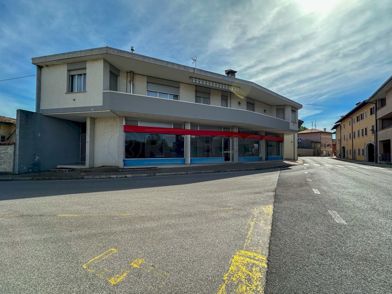 ESTERNI - Locale Commerciale Via Montello 40, Visco - foto 1