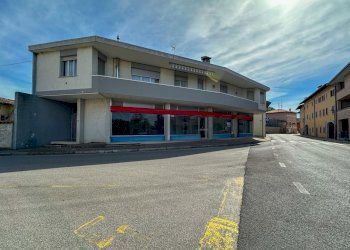 ESTERNI - Locale Commerciale Via Montello 40, Visco - foto 1