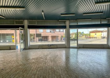 AREA DI PRODUZIONE - Locale Commerciale Via Montello 40, Visco - foto 9