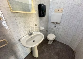 BAGNO - Locale Commerciale Via Montello 40, Visco - foto 13