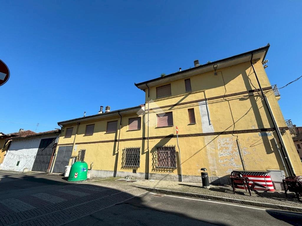 Stabile - Palazzo Piazza vittorio emanuele, Castagnole Piemonte - foto 1