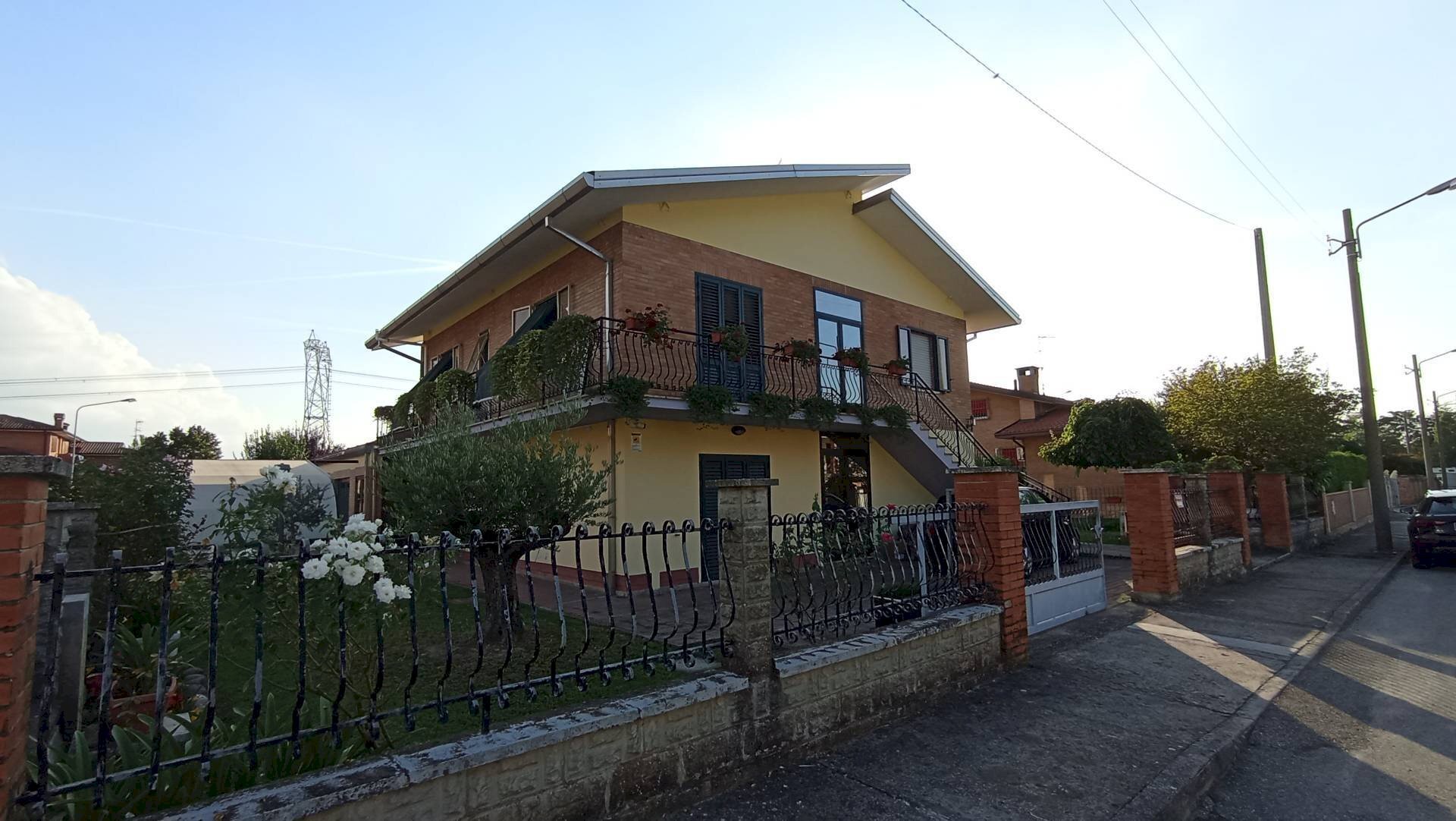 Semi-detached Villa Via Lorenzona, Ferrara (neighborhood Codrea) - photo 2