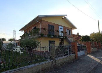 Semi-detached Villa Via Lorenzona, Ferrara (neighborhood Codrea) - photo 2
