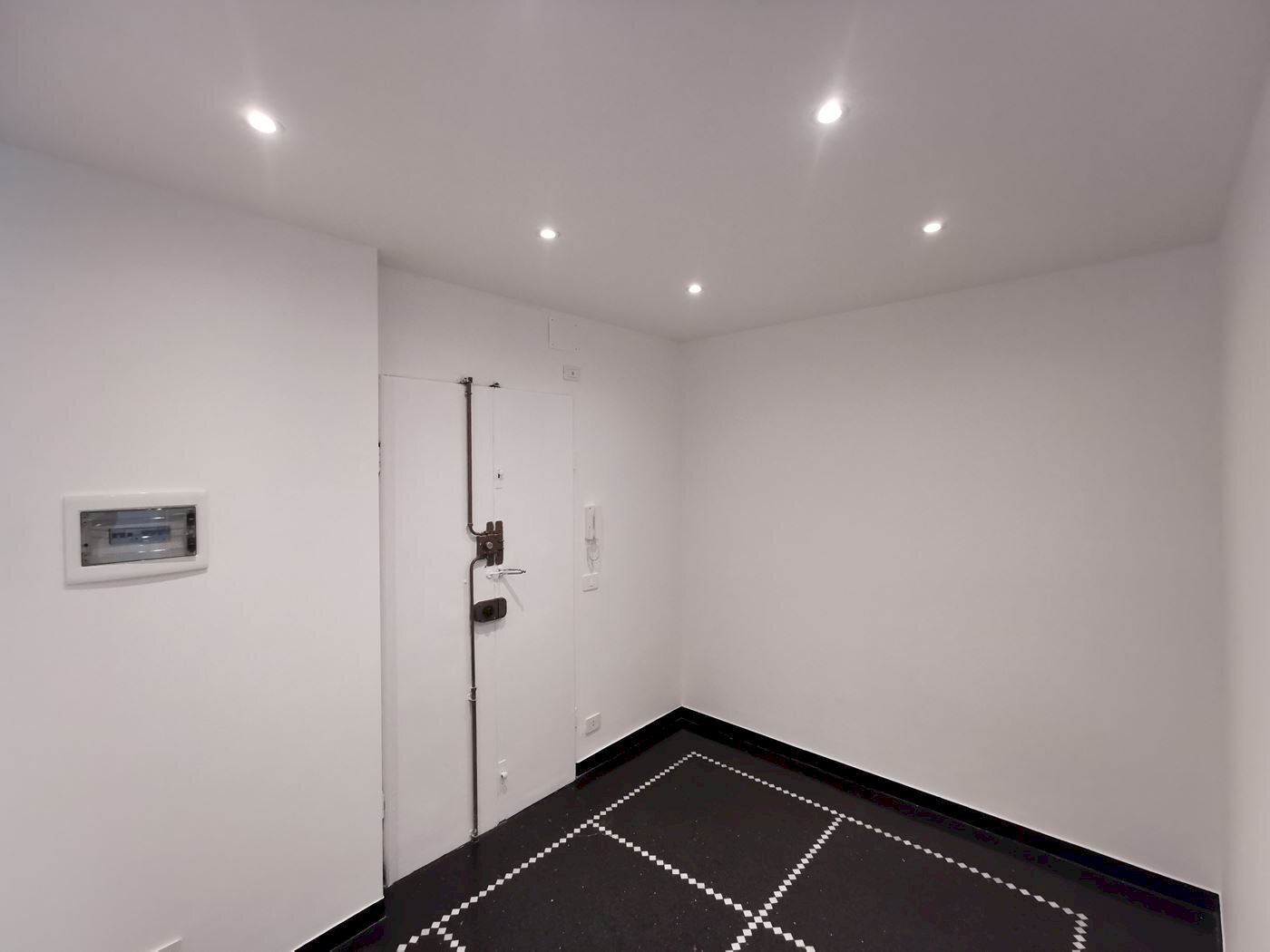 Three-room apartment Genova, Genova (neighborhood Sestri Ponente) - photo 3