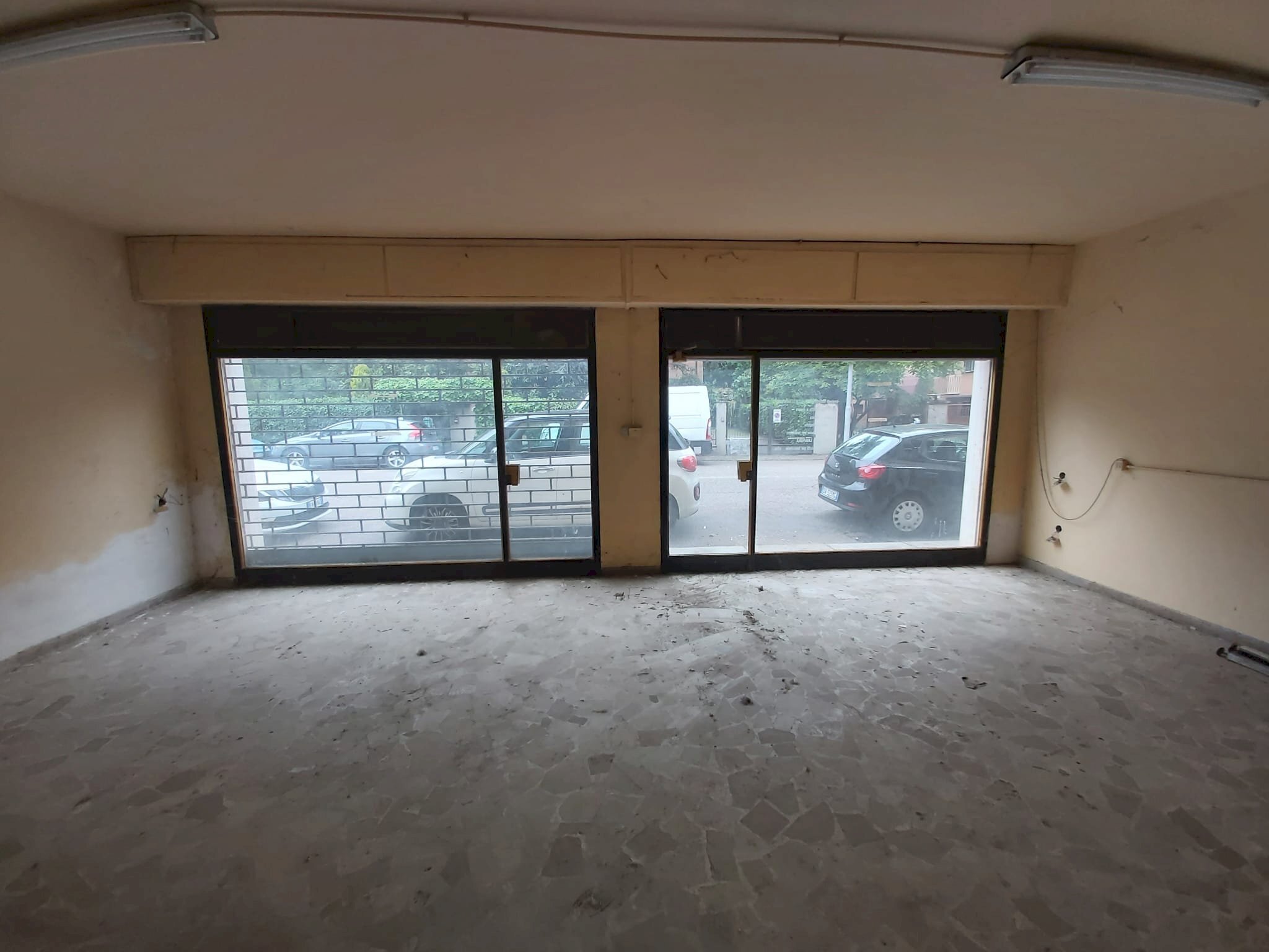 Locale Commerciale Guicciardini, Modena (zona Buon Pastore - Parco Amendola) - foto 1