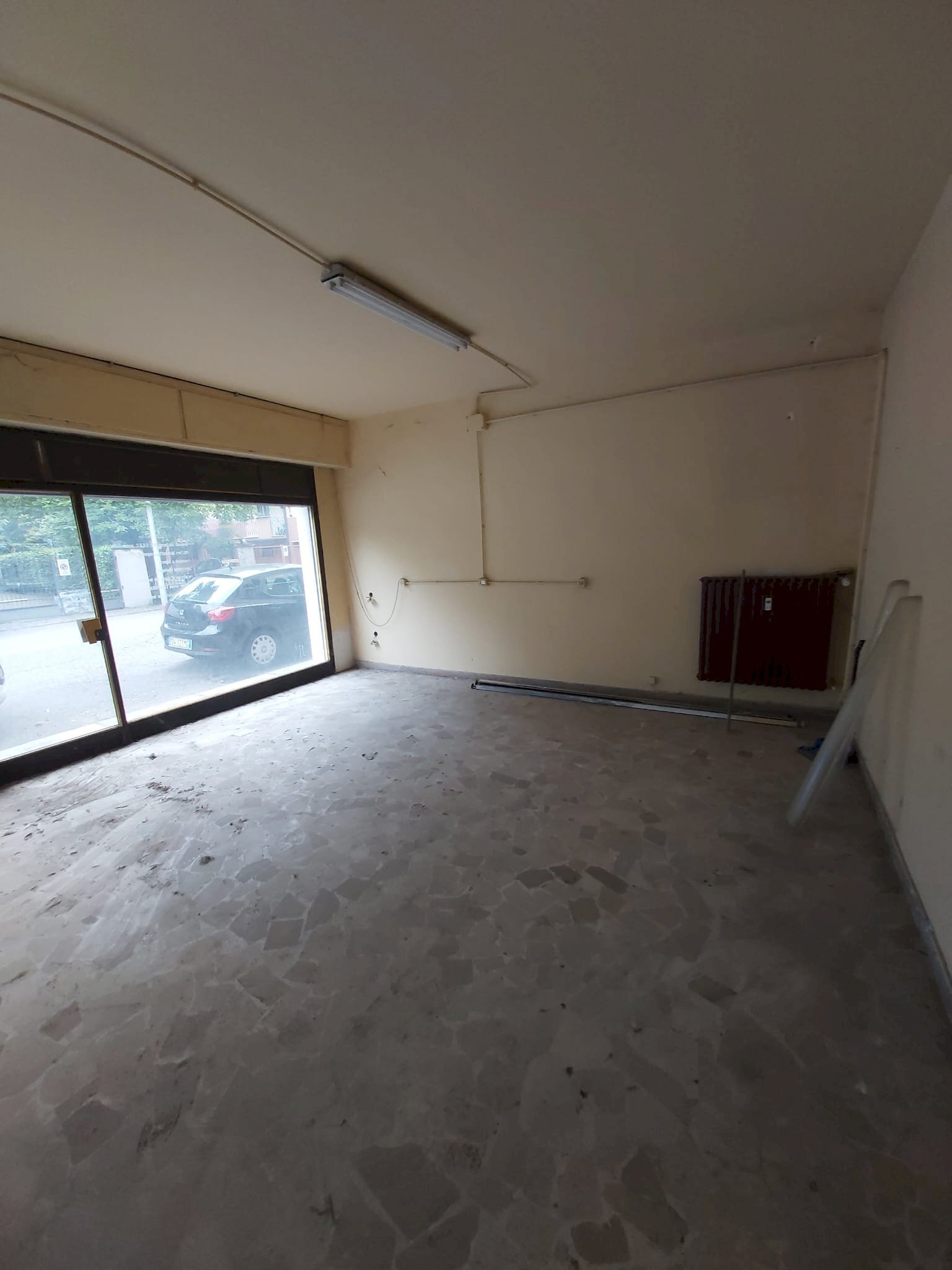 Locale Commerciale Guicciardini, Modena (zona Buon Pastore - Parco Amendola) - foto 2